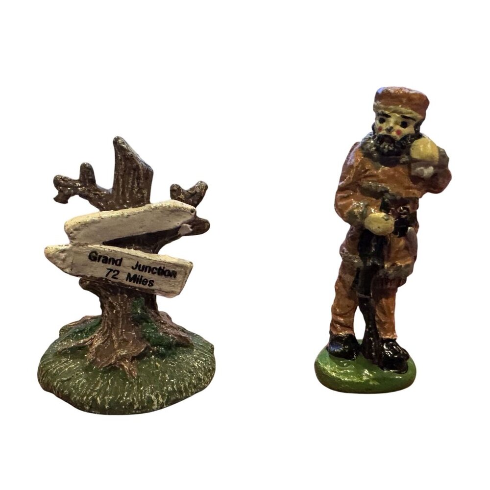 Vintage 98IRS China Lead Figure Trapper & Road Sign 1.25" Hand Painted Toy